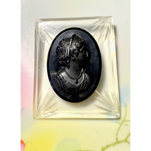 Vintage 40's Cameo Statement Brooch Carved Clear Black Lucite 2.5x2" - Picture 1 of 7